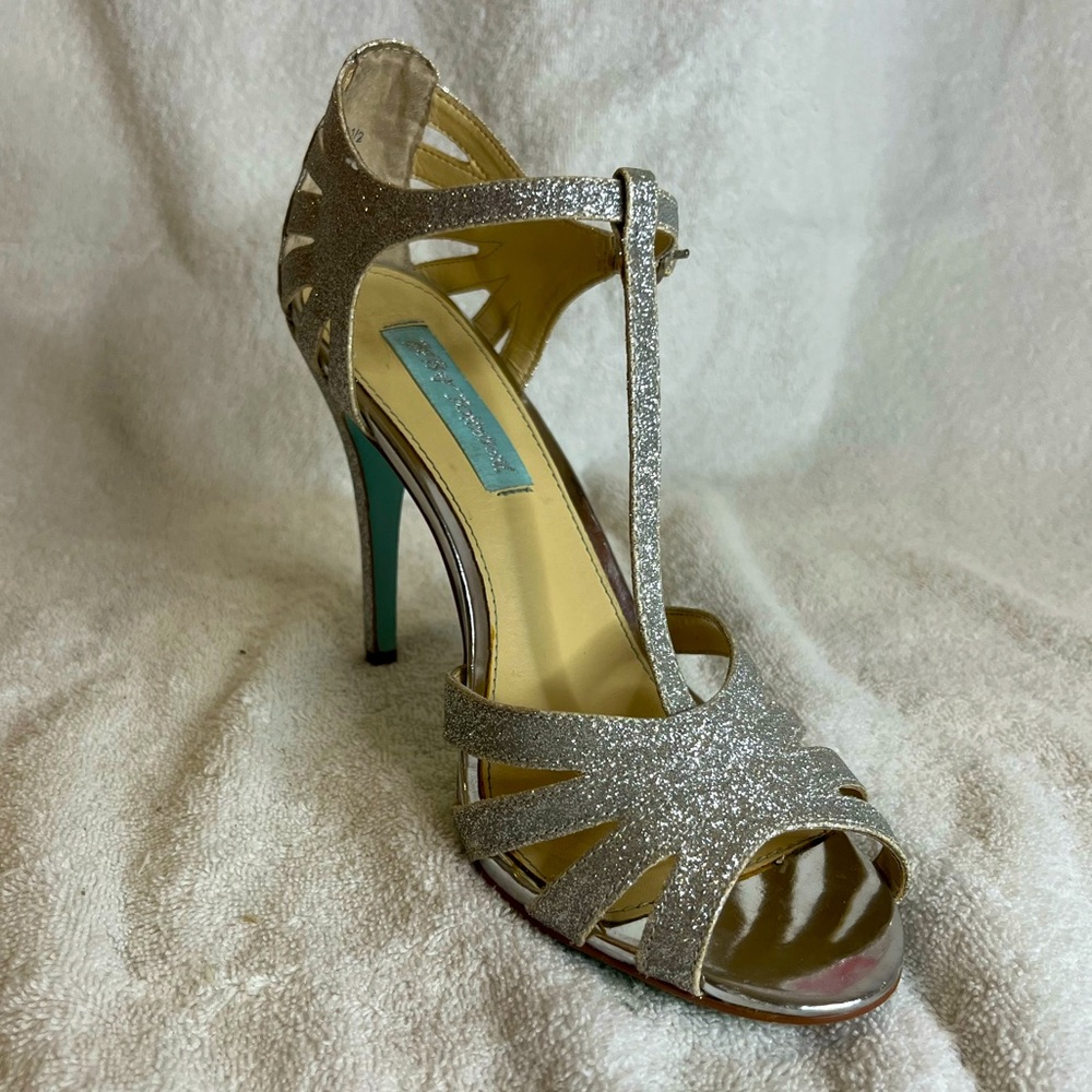 Blue by Betsey Johnson Women's Silver SB-Tee Dress Pump, Size 6.5, 4 inch heels
